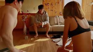 Kalitesiz bir film yönetmeninin en son erotik korku filmini kötü şöhretli bir perili evde çekme kararı, geçmiş sakinlerinin intikamcı ruhunu kızdırır. Young Celebrity Erotic Korea Film 18 Hot 2018 Fuck Flick
