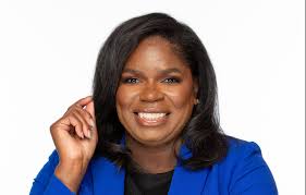 Amber Ogden's Instagram, Twitter & Facebook