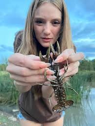 What are the best educational programs and career paths for a career in  wildlife biology and conservation?