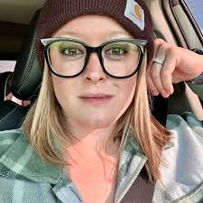 Erin Avila's Instagram, Twitter & Facebook