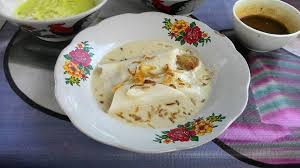 Menurut resep, pisang pancake harus disajikan dengan saus krim atau susu kental. Burgo Food Wikipedia