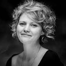 Jacquelyn Mills's Instagram, Twitter & Facebook