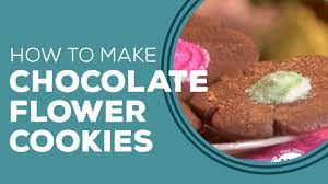 Ingredients 1 teaspoon vanilla extract for dusting confectioner's sugar 1 (18 oz) box moist chocolate cake mix 1 (8 oz) package room temperature cream cheese 1 egg 1 stick room temperature butter Flower Power Chocolate Cookie By Paula Deen Blast From The Past Youtube