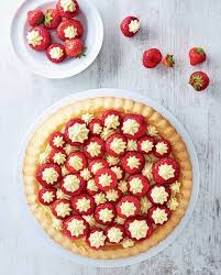 Biscuit Aux Fraises Creme Mousseline Pour 6 Personnes Recettes Elle A Table Recette Biscuits A La Fraise Recettes De Fraises Recette Entremet