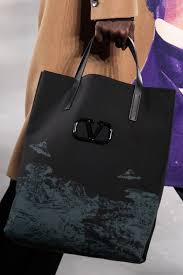 Defile Valentino Automne Hiver 2019 2020 Homme Accessoires De Mode Pour Hommes Valentino Et Style Homme