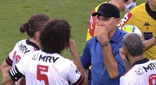 Quando o grêmio não apresenta um bom futebol dentro de campo, ou mesmo quando é cobrado em relação a desempenho ou algo do tipo. Jfgvq Htf4it1m