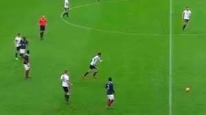 Ohne eigene qualifikationsspiele ist das spiel gegen uns, den weltmeister, für sie genau das wettkampfspiel schlechthin. Frankreich Vs Deutschland 2 0 Zwei Explosionen Wahrend Des Spiels 13 11 2015 Youtube