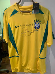 Festa da seleção brasileira ao erguer a taça da copa de 2002. Camisa Da Selecao Brasileira Penta Campeao De 2002 Assinada Pelo Idolo Denilson Show