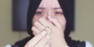 Yang ditulis suaminya sendiri tetapi tidak dibaca dianggap sebagai kategori kinayah pembahasan lengkap mengenai perceraian/talak dalam islam (pengertian cerai, hukum cerai, syarat & rukun, dalil tentang cerai. Hubungan Suami Istri Usai Jatuh Talak 1 Dan 2 Hukumnya Dream Co Id