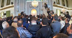 ودّعت دمشق المخرج البارز حاتم علي إلى مثواه الأخير في تشييع شعبي حاشد، بعد وصول جثمانه من القاهرة حيث وافته المنية الثلاثاء إثر نوبة. 9l3o33b7uc45vm