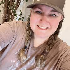 My followers and engagement is down this week. If anyone can jump to my  page and follow AND engage, I'll do the same for you 😊💜