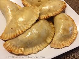 Empanada Is A Spanish Word Meaning Meat Pie It Is A Pastry Filled With Meat And Vegetables And Baked Some Do Food Filipino Christmas Recipes Empanadas Recipe