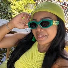 Shannon Dorsett's Instagram, Twitter & Facebook