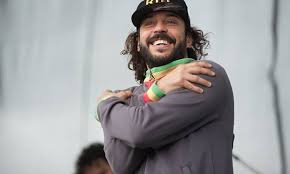 Longe Do Partidarismo Das Passeatas Gabriel O Pensador Se Manifesta Na Musica Chega Vai Ser Rimando