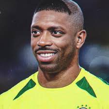 Hello, vous savez pourquoi je ne peux pas récupérer Ribery? J'ai bien le  passe premium. Merci