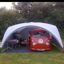 Love This This Is His Perfect Camping Setup What A Gorgeous Bus A Great Idea For Living With Your Campe Camping Combi Volkswagen Idees Camping