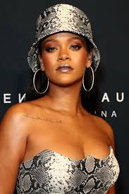 Ihr runder geburtstag stürzt sie offenbar in eine krise. Rihanna Im Star Portrat News Looks Und Interviews Vogue Germany