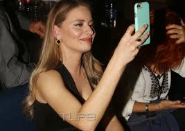 Γεννήθηκε στις 15 φεβρουαρίου του 1991 στο αίγιο όπου και πέρασε τα παιδικά της χρόνια. Ntora Makrygiannh Spania Bradinh E3odos Me Thn Aderfh Ths Biky