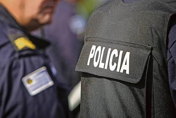 Agredió a un policía con su dispositivo de violencia doméstica y fue formalizado