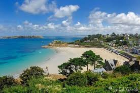 Le tourisme des bains de mer a commencé à s'y. Strand Und Weissen Sand Rosa Granitkuste Bretagne