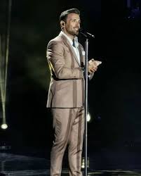 Στις 9 μαΐου 2010 ο νικοσ βερτησ ολοκληρώνει τη σειρά εμφανίσεων κάνοντας ένα νέο απίστευτο ρεκόρ! Arsh Metrwn Podariko Sthn Nyxterinh Zwh Ths A8hnas Ekane O Nikos Berths Ti Zhthse Apo Ton Kosmo Eikones Binteo Zwh Iefimerida Gr