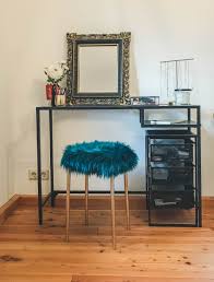 Ikea Hack Schminktisch Mit Fellhocker Schminktisch Schminktisch Ikea Ikea Laptoptisch