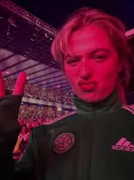 📸 Noel Gallagher's daughter Anaïs...