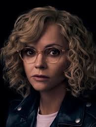 Ladies and gentlemen, **please,** **CHOOSE YOUR MOM** 😅 Anyone, dead,  alive, teen... I want **MISTY** because she would do anything for me,  protect me at any cost, get rid of bullies, fix