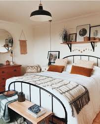 Pin By Madelyn Jaeger On Bedroom Simple Bedroom Decor Simple Bedroom Fall Bedroom