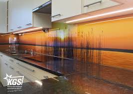Kuchenruckwand Mit Individuellem Motivdruck In Der Ansicht Von Unten Kuchenruckwand Kuchenruckwand Glas Motiv Wand