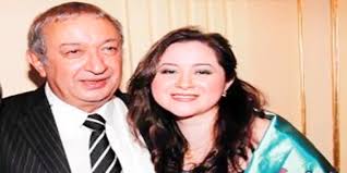 درست في مدرسة الميردوديو قسم الأدبي، وفي عام 2004 تخرجت من الجامعة الأمريكية في القاهرة قسم إعلام تخصص إذاعة وفلسفة ومسرح. Ù…ÙŠ Ù†ÙˆØ± Ø§Ù„Ø´Ø±ÙŠÙ Ù…Ø°ÙƒØ±Ø§Øª ÙˆØ§Ù„Ø¯ÙŠ Ø¬Ø§Ù‡Ø²Ø© Ù„Ù„Ù†Ø´Ø± E3lam Com
