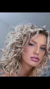 Amber Braddock's Instagram, Twitter & Facebook