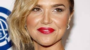 Lindsay Gilmore's Instagram, Twitter & Facebook