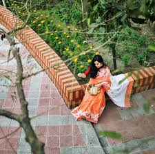 𝓢𝓾𝓷𝓯𝓵𝓸𝔀𝓮𝓻 𝓢𝓪𝓻𝓮𝓮 🌻 𝐈𝐫𝐢𝐧 (@irinhossain ): Got this saree  few Autums back, wanted to drape it of course in a sunflower field. But,  umm..the saree was a beaut and could not resist