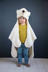 Eisbarfell Teppich Als Umhang Fur Kinder Kids Fashion Kids Fashion Boy Fashion