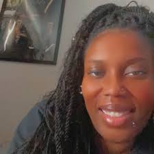 ANA HENDRIX (@goldenxana__)