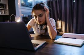 Experts Say Online Education Can Be Expensive For Schools To Administer Especially Schools That Have Been Fo Tuition Student Problems Scholarships For College
