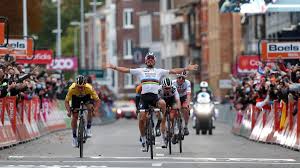 Bk wielrennen live op tv en livestream de belgische kampioenschappen wielrennen voor heren elite met. Luik Bastenaken Luik Primoz Roglic Wint In Extremis Eurosport