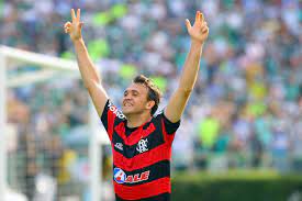 Visite o museu do flamengo. Em 2009 Petkovic Deu Show Contra Palmeiras E Flamengo Entrava Forte Na Briga Por Titulo Relembre Torcedores Noticias Sobre Futebol Games E Outros Esportes