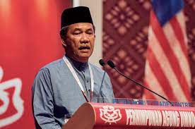 Semua ahli umno harus bangkit demi ummah dan rakyat malaysia yang amat memerlukan sentuhan keramat umno. Umno United Malays National Organization
