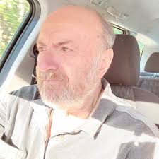 Si fermano un istante per piangere, poi sollevano il capo e riprendono la  strada. Sono maestre di dignità le donne" (A. De Sanctis)