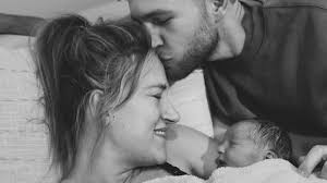 Suzan & Freek ontroerd door cover Davina Michelle