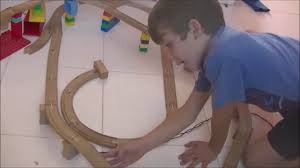 Wir Bauen Mit Ikea Schienen Eine Weihnachtliche Zugsstrecke Youtube