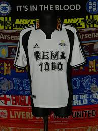 Organisationally it is part of the østbyen borough. Rosenborg Home Fussball Trikots 2002 2003 Sponsored By Rema 1000