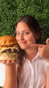 QUERIDOS BURGER LOVERS, ¡ESTO ES UNA REALIDAD! SE VIENE LA PRIMERA EDICIÓN  DE #THETOPBURGER 🤤🍔🔥, Del el 18 al 28 de mayo podremos probar muchísimas  burgers a tan solo S/ 19.90 pagando con @yapeoficial ...