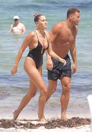 Blake austin griffin was born on march 16, 1989, in oklahoma city to tommy griffin (father) and gail griffin (mother). Kendall Jenner S Ex Blake Griffin Hits The Beach With His Girlfriend Daily Mail Online