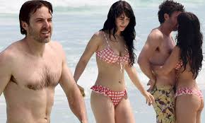 Casey Affleck, 46, cuddles bikini-clad Caylee Cowan, 23, in Tulum amid  rumors of engagement | Daily Mail Online