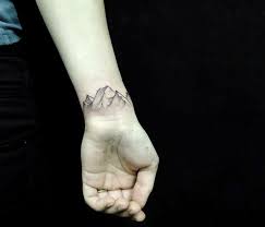 Tattoo Handgelenk Innen Berge Armband Tattoo Handgelenk Innen Tattoo Handgelenk Tatowierungen