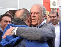 Köyden şehire gelip tutunmak isteyenler orhan baba 'cıdır, kırsalda ferdi baba'cıların sesi yüksek çıkar. Mustafa Denizli Acikladi Fatih Terim Ve Iran Futbol Haberleri