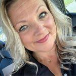 Melody Weems's Instagram, Twitter & Facebook